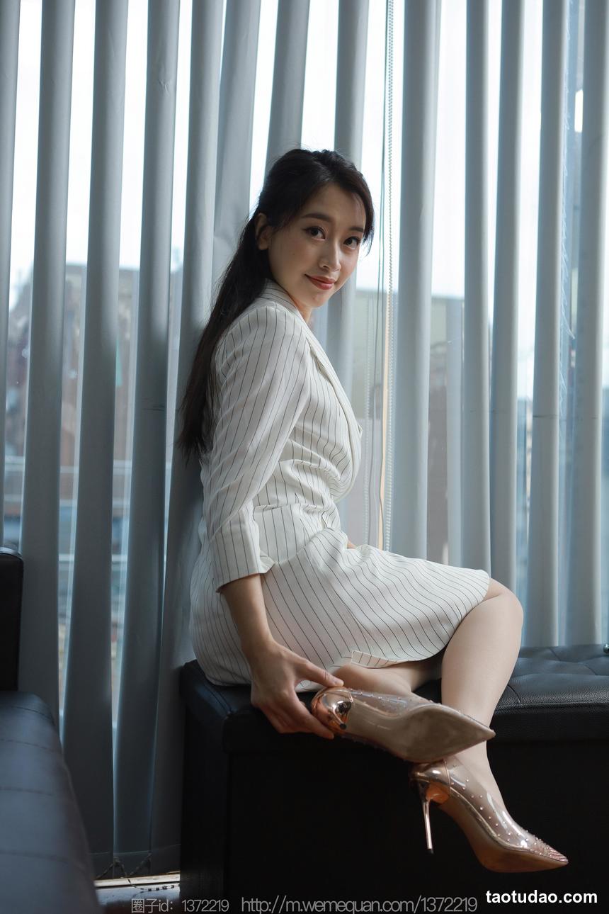 图片[2]-[IESS异思趣向] 2023.03.24 丝享家 1400 小婕《白色条纹外套》[88P-92.6M]-绅士图