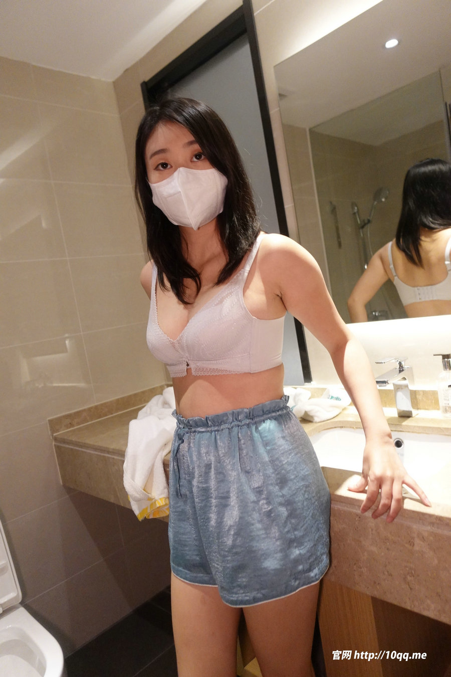 / ROSI写真 /口罩系列 2022.12.19 NO.2381 / 29P45MB / 丝袜丝足-绅士图