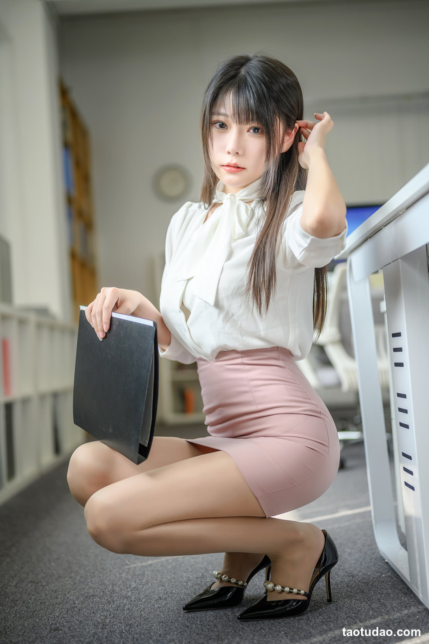 图片[3]-香草喵露露  忙露的职场 粉白裙子[40P+1V-1.32GB]-绅士图