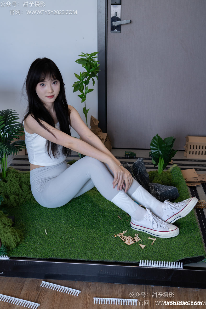 图片[2]-甜予摄影 NO.104 璇璇-帆布鞋、白棉袜、裸足、小人国剧情[134P+2V／10.2GB]-绅士图