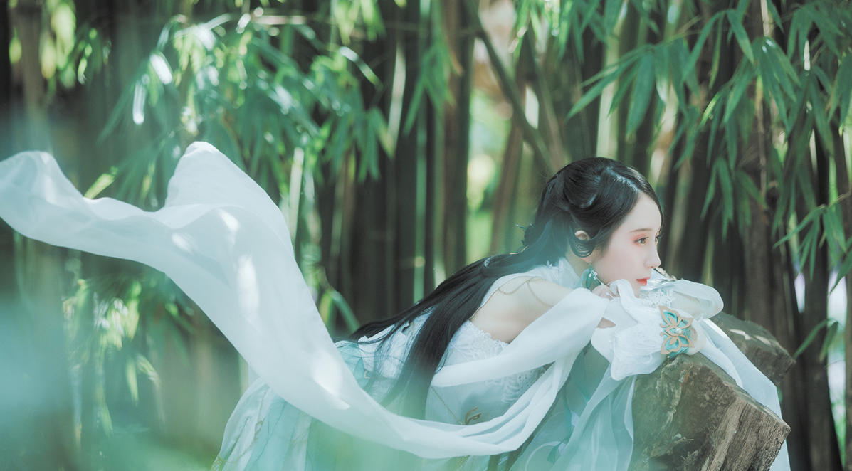 出身医药世家,因一张cos照被封为汉服女神,如今一年带货百万