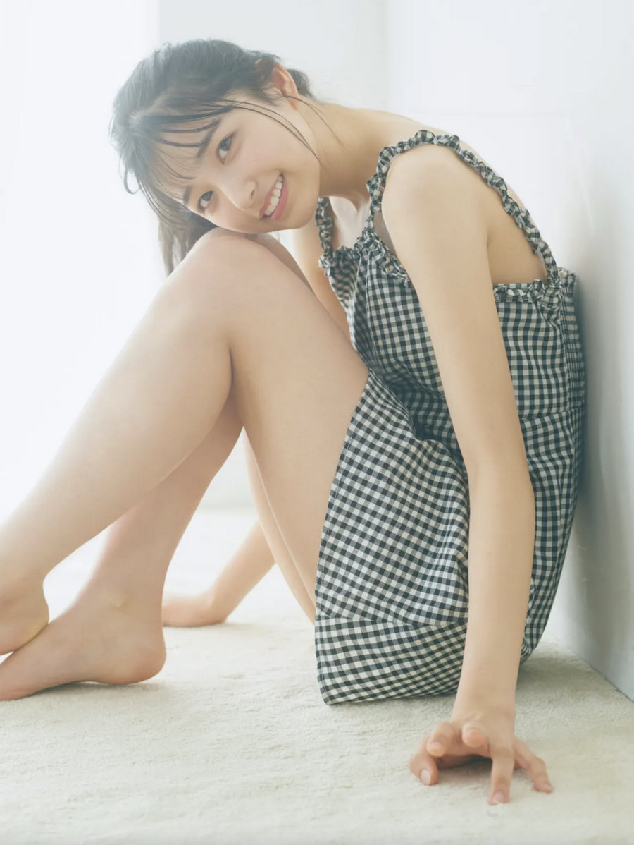 乃木坂46 五百城茉央 イノセント・ブルー 17歳の煌めきを独占撮り下ろし... 日系-绅士图