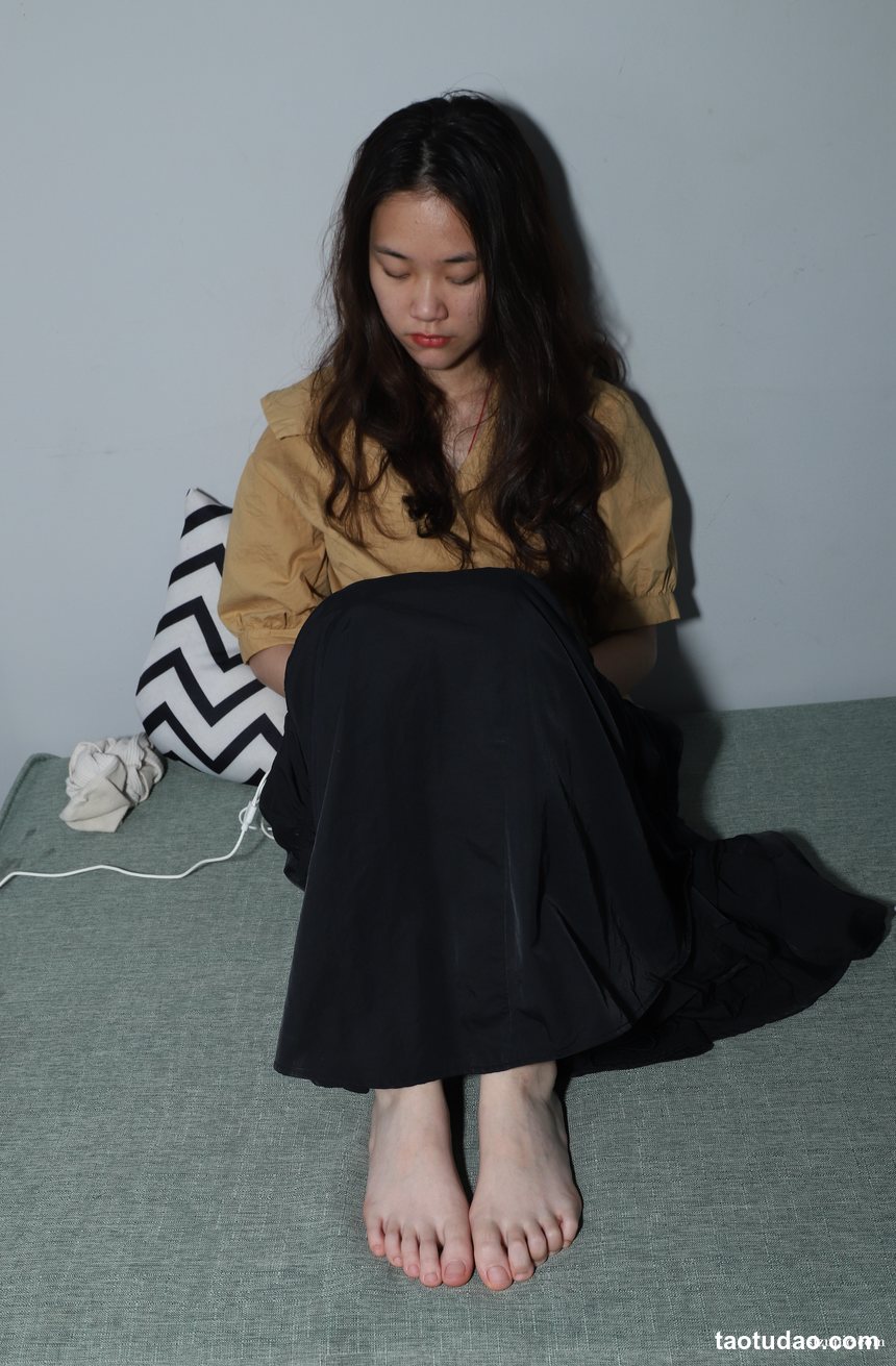 图片[2]-Pary摄影 NO.058 大美女琪琪脱下棉袜展示38码修长大白脚[137P／294MB]-绅士图