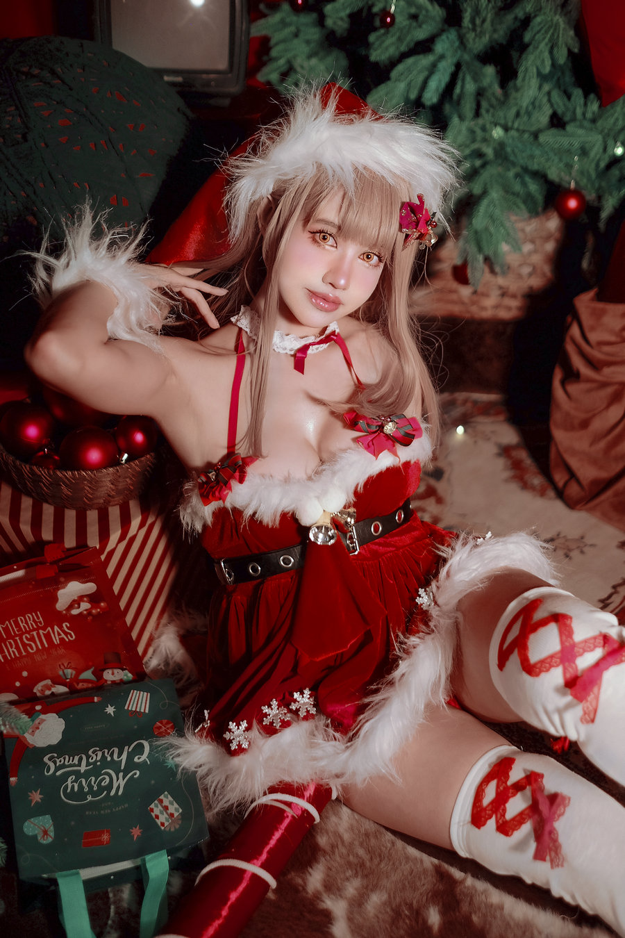 PingPing - Emma Xmas NIKKE / 17P-190MB / cos萌妹-绅士图