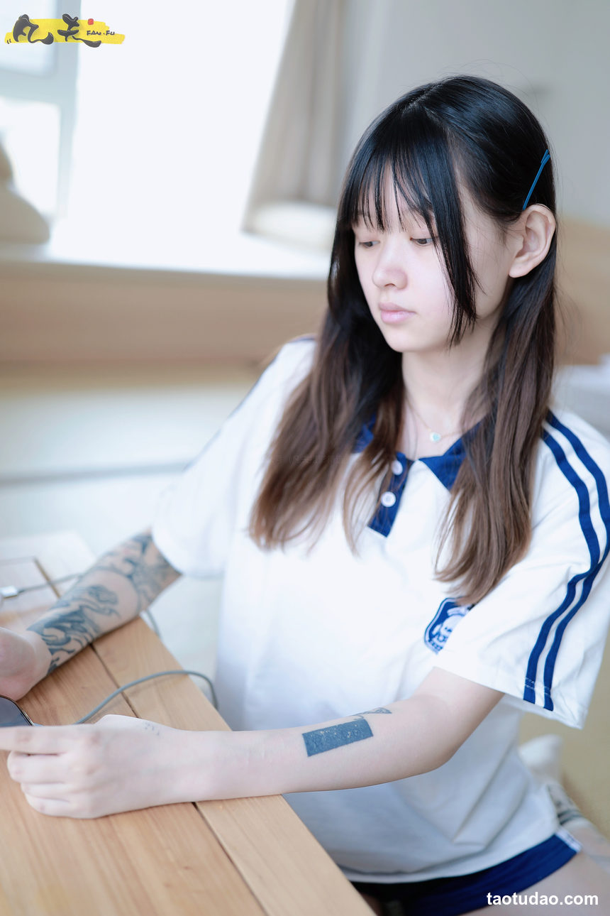 凡夫摄影 NO.0003 - 纹身美少女小恩原味棉袜裸足[208P+1V／2.39GB]-绅士图