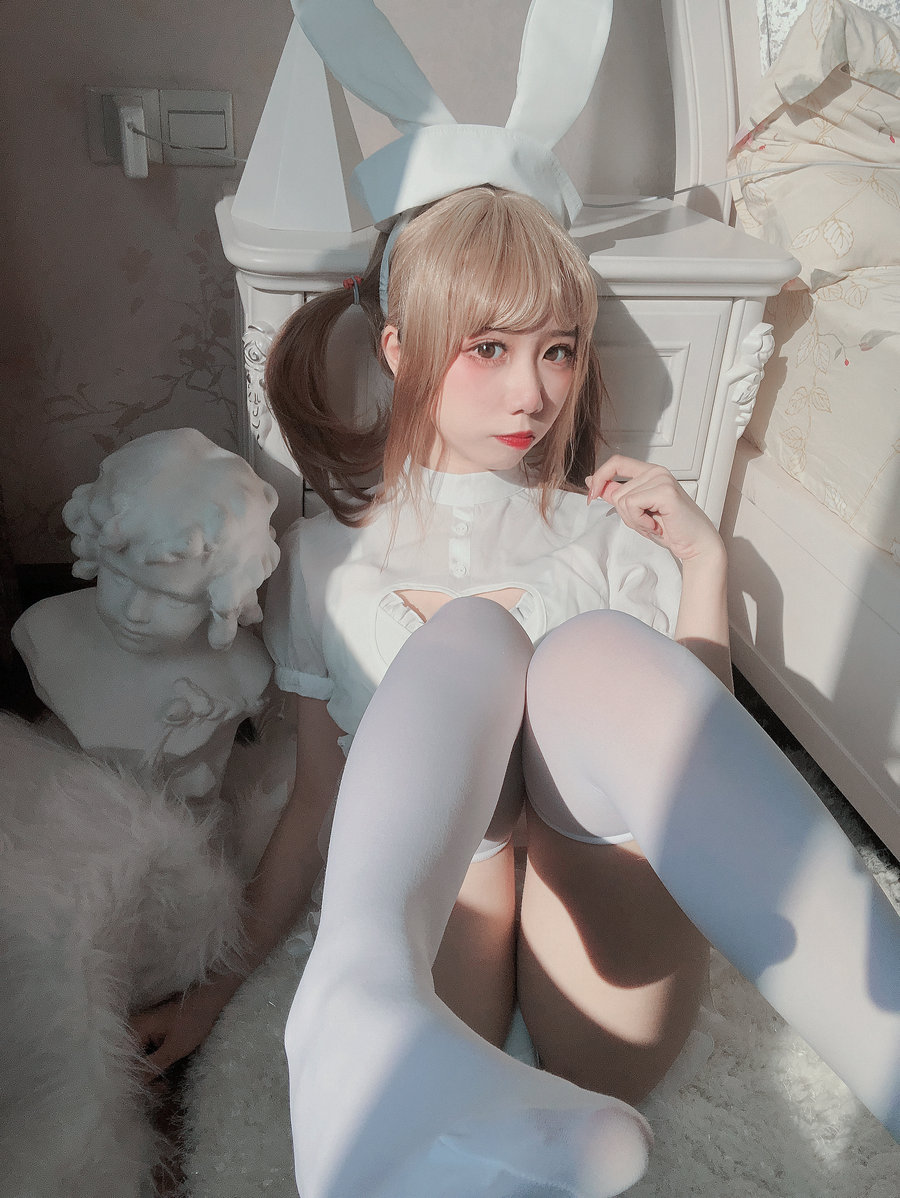 动漫博主果咩酱w - 兔兔护士 / 12P-63MB / cos萌妹-绅士图