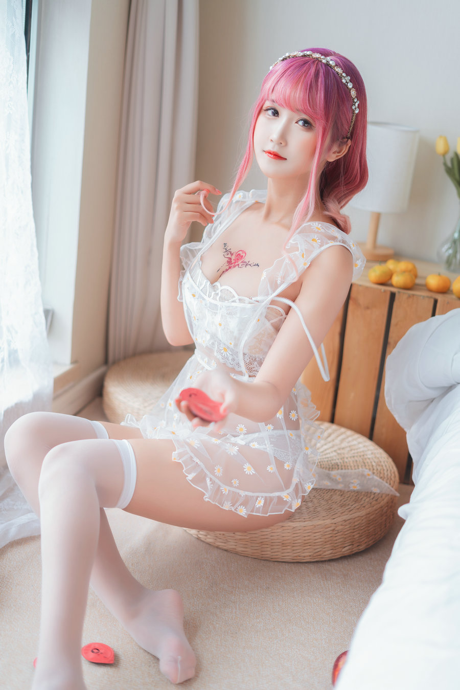 微博妹子三度_69 - 雏菊围裙 / 47P-336MB / cos萌妹-绅士图