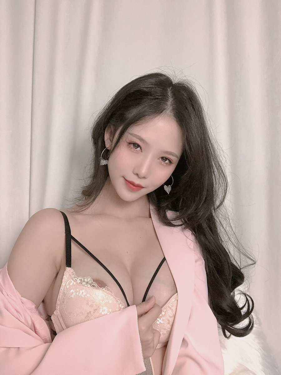 抖娘-利世图集 - 粉色西装 / 26P-178MB / cos萌妹-绅士图