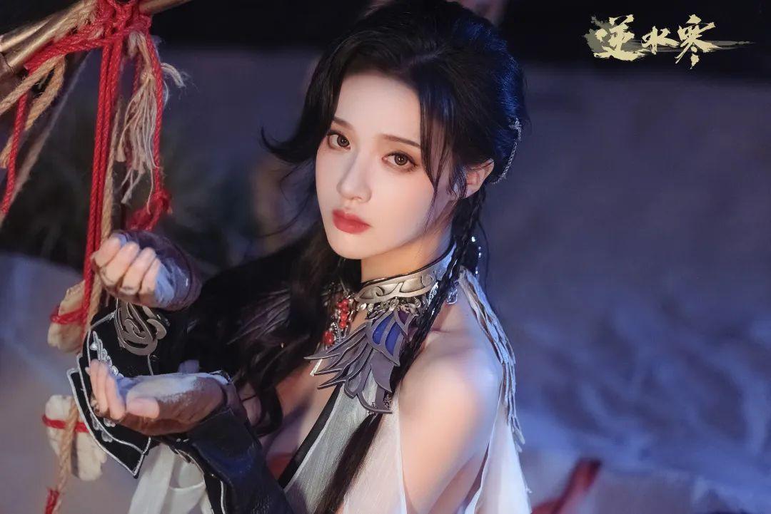 什么是天花板级COS?黑皮、白发、翻白眼,却让百万网友魂牵梦绕