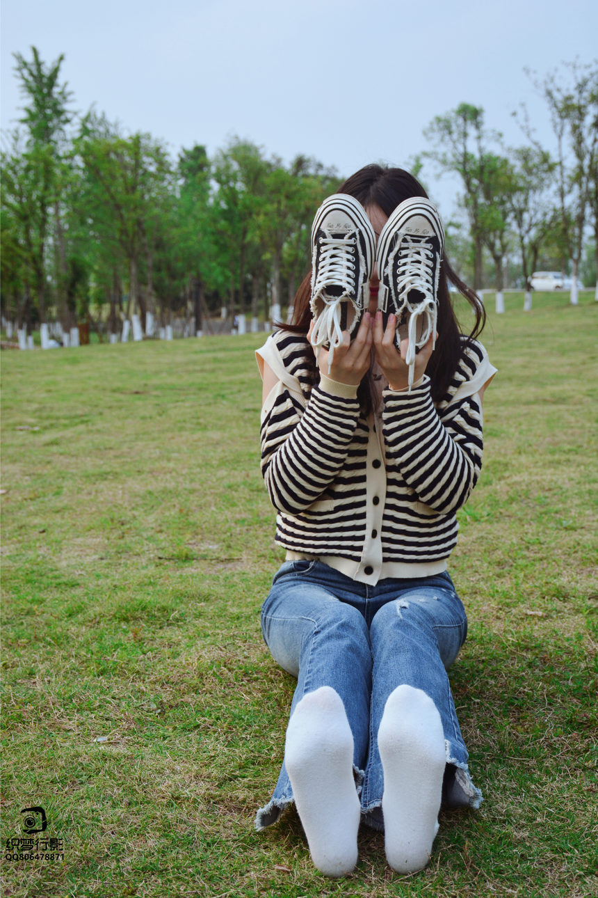 图片[4]-[织梦映像]NO.042 草地白袜[80P+1V／2.47GB]-绅士图