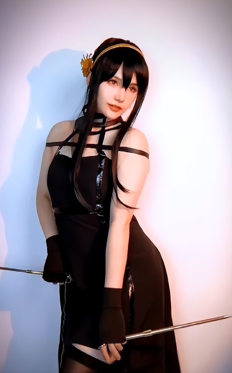 《间谍过家家》真母女COS假母女,妈妈性感撩人,女儿清纯可爱