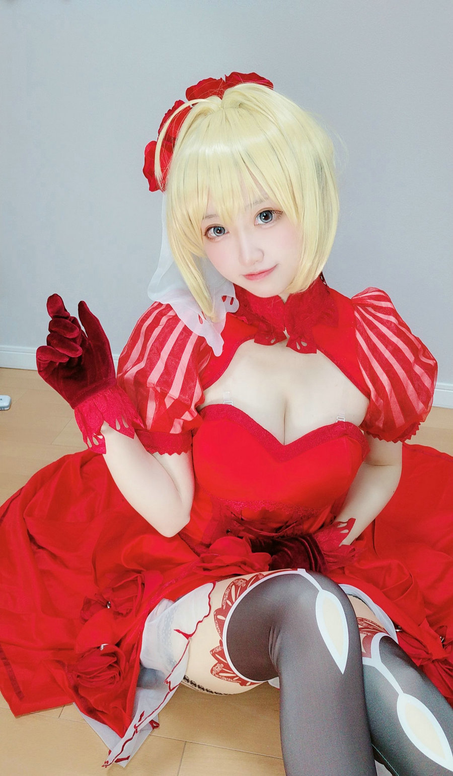 千阳(ちよ) - 尼禄红礼服 / 11P-23MB / cos萌妹-绅士图