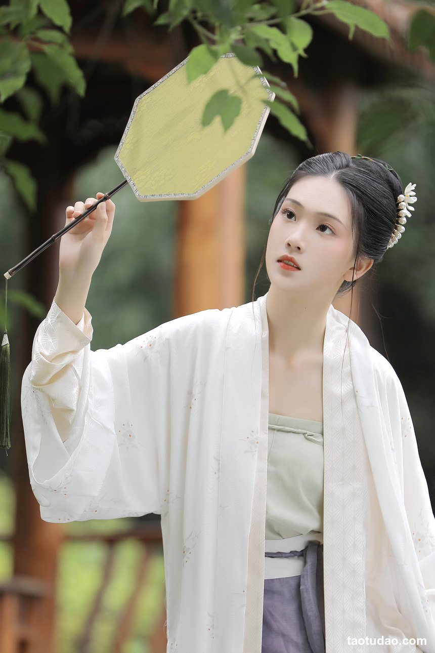 图片[3]-[YITUYU艺图语]2022.04.27 剪一片云绿 芝芝琪[22+1P／263MB]-绅士图