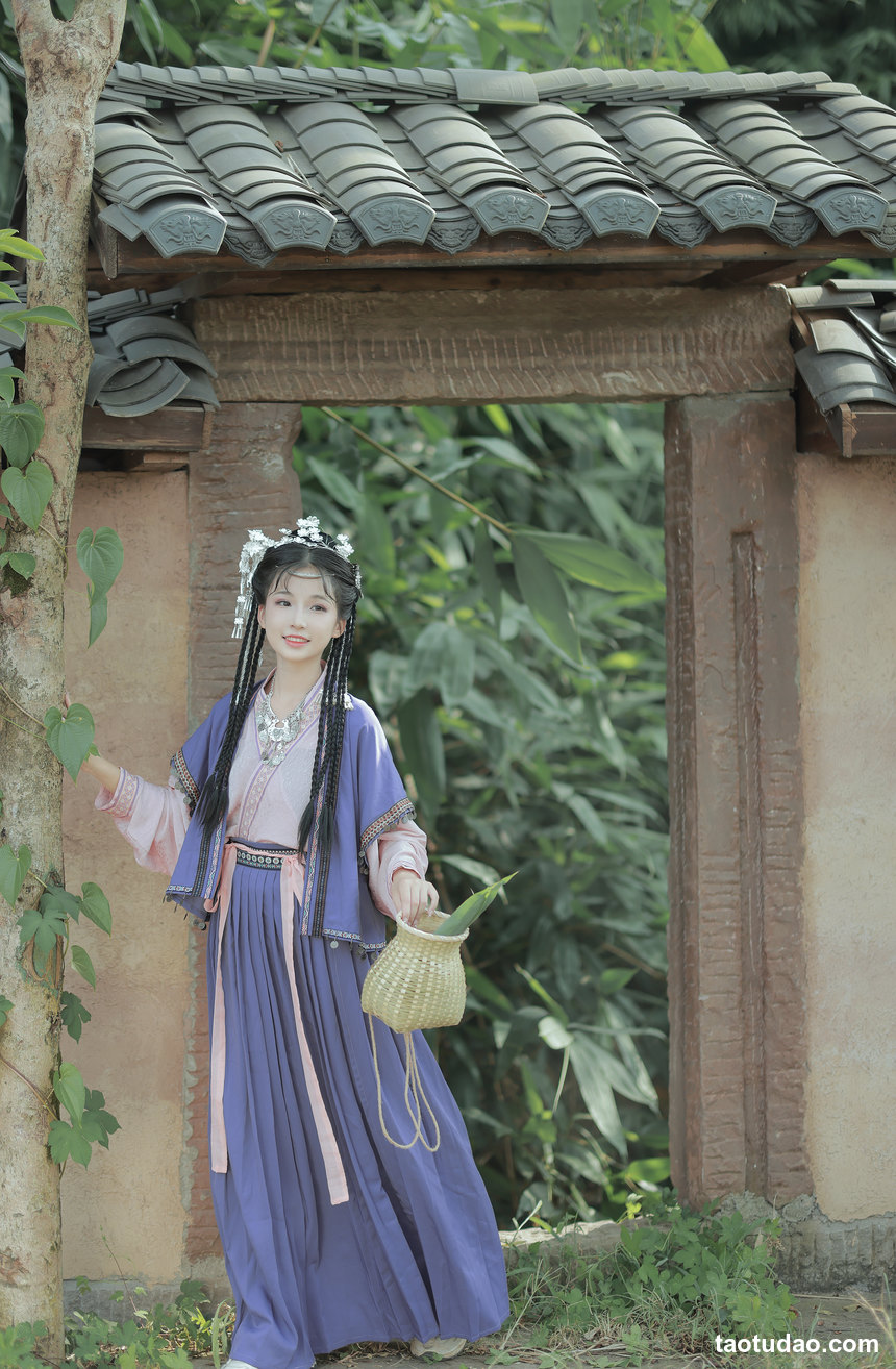 图片[2]-[YITUYU艺图语]2022.09.14 苗疆少女 卷卷[21+1P／188MB]-绅士图