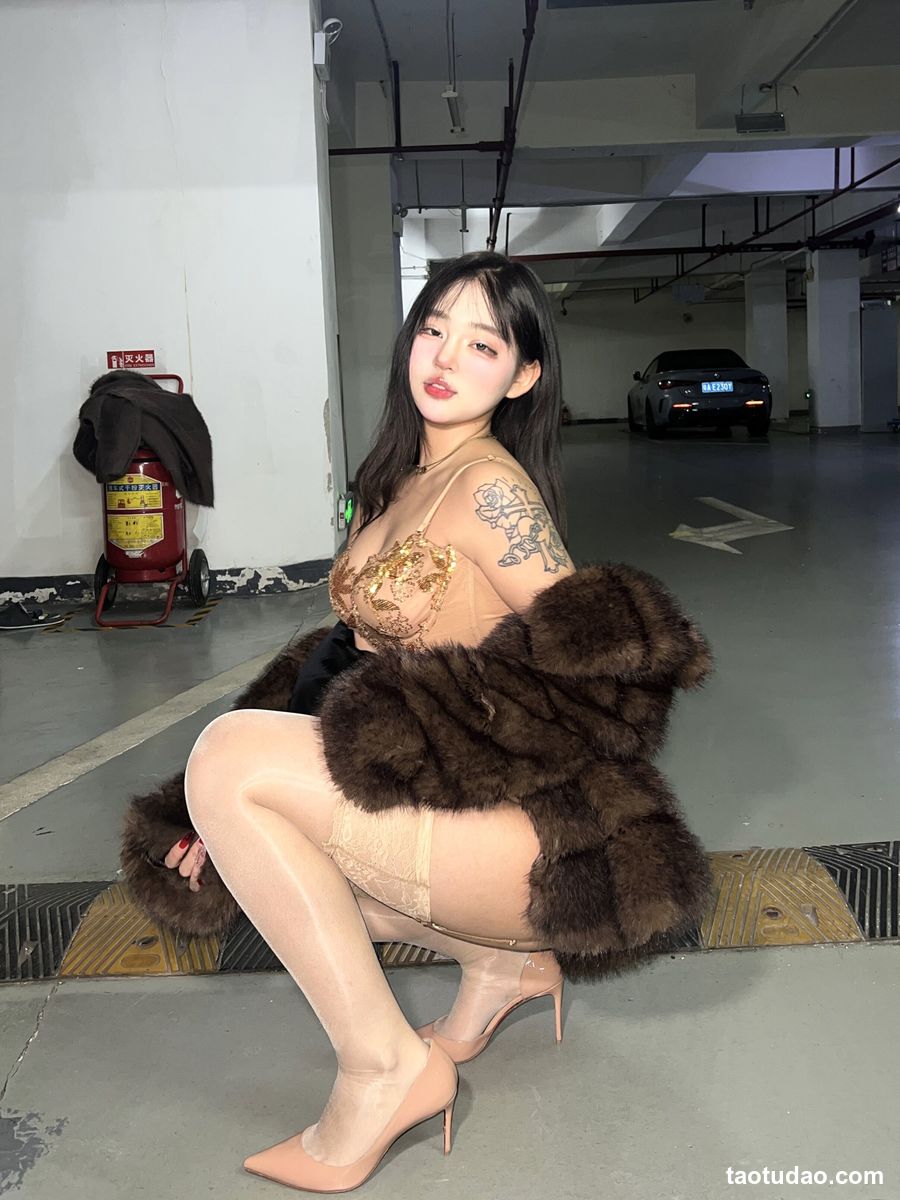 小u优优子 - 貂皮大衣 [50P-43MB]-绅士图