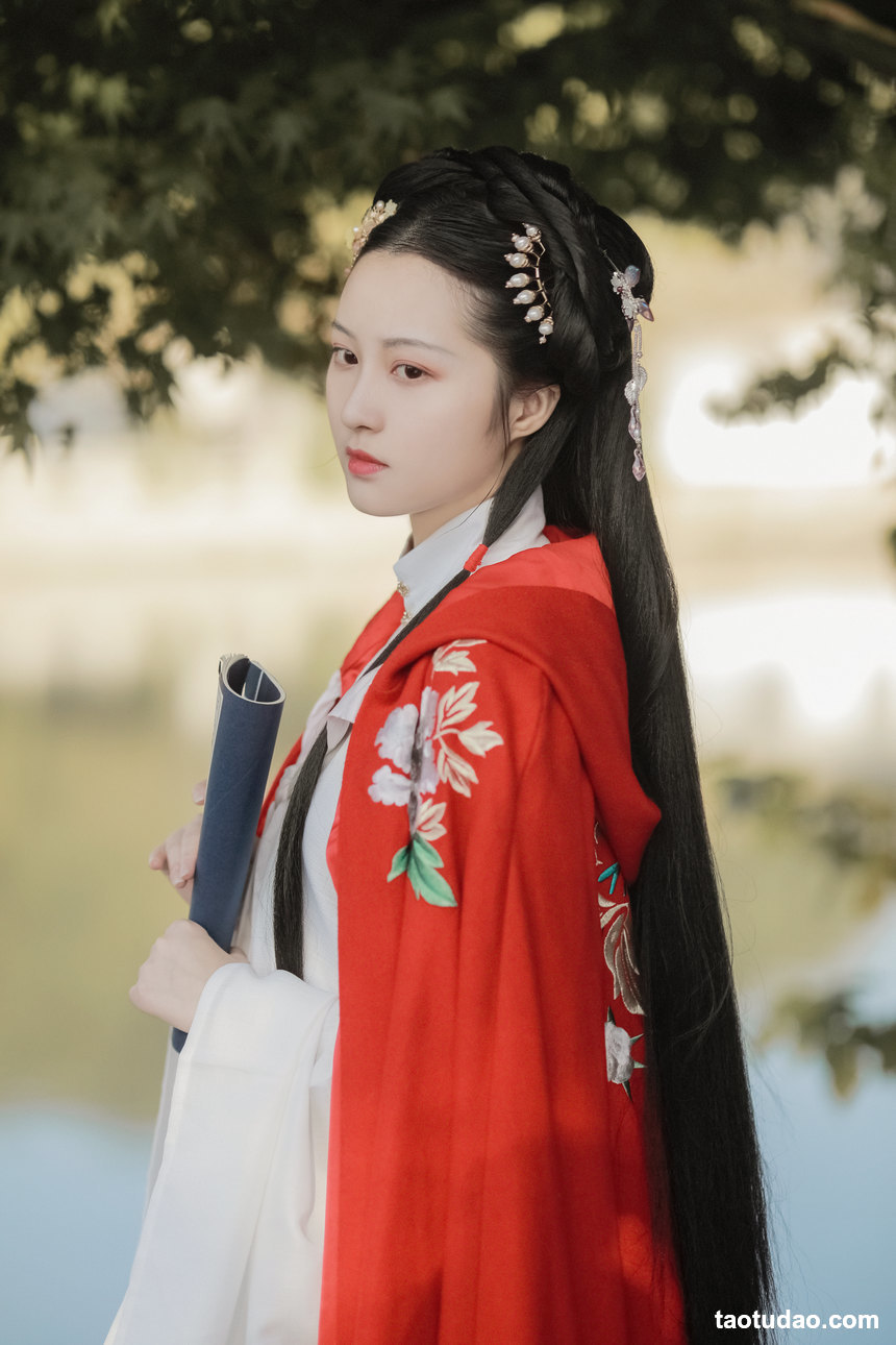 图片[2]-[YITUYU艺图语]2022.06.21 秋天的裙摆 兔子Zzz不吃胡萝卜[42+1P／426MB]-绅士图