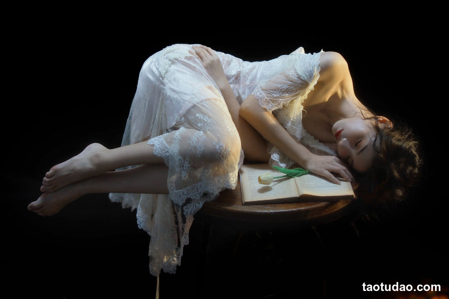 图片[2]-[YITUYU艺图语]2023.04.15 夜纱 李喵喵 [24+1P／292MB]-绅士图