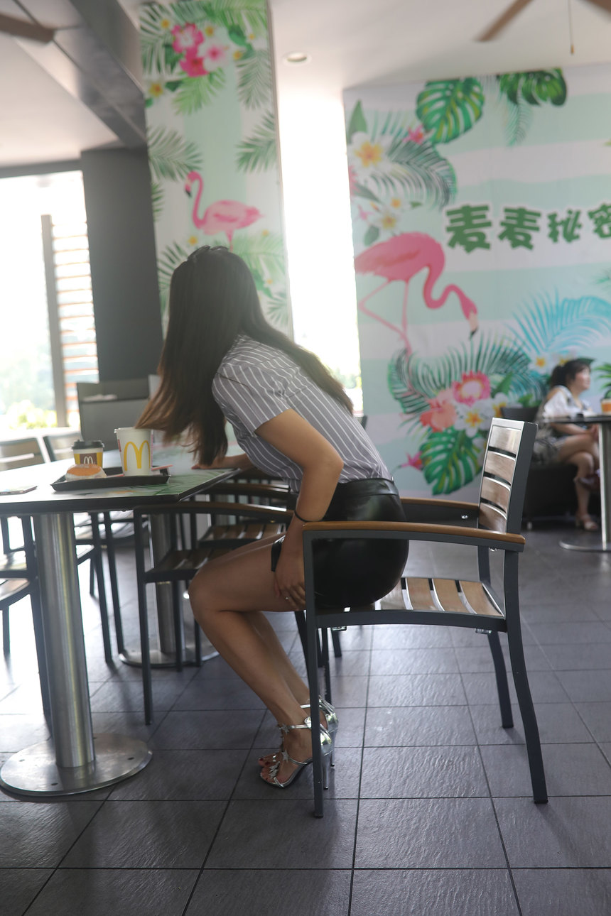 图片[4]-精选街拍作品 NO.0038 超短皮裙气质美丽美足高跟美女原图[262P／236MB]-绅士图