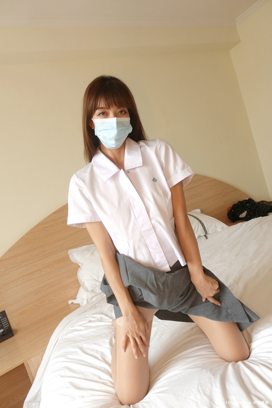 / ROSI写真 /口罩系列 2021.07.09 NO.1853 / 47P56MB / 丝袜丝足-绅士图