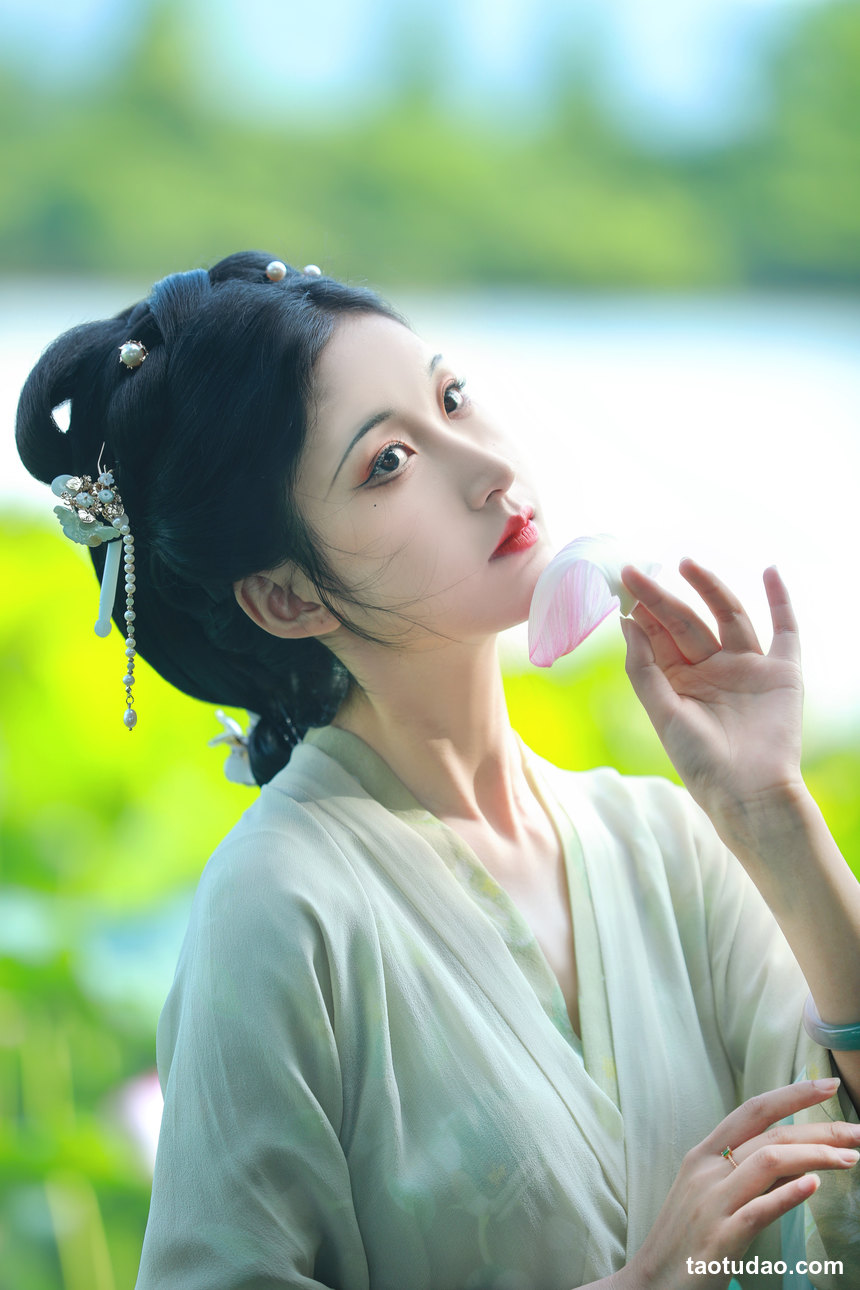 图片[4]-[YITUYU艺图语]2023.01.12 她清冷得好像一首宋词 荷里寒[22+1P／183MB]-绅士图