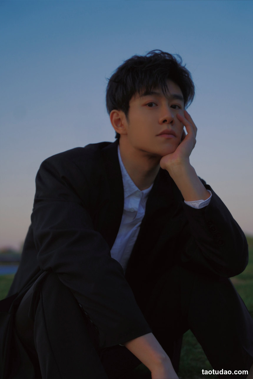 图片[4]-[YITUYU艺图语]2022.07.30 长夜将至 娄鸣_[26+1P／195MB]-绅士图