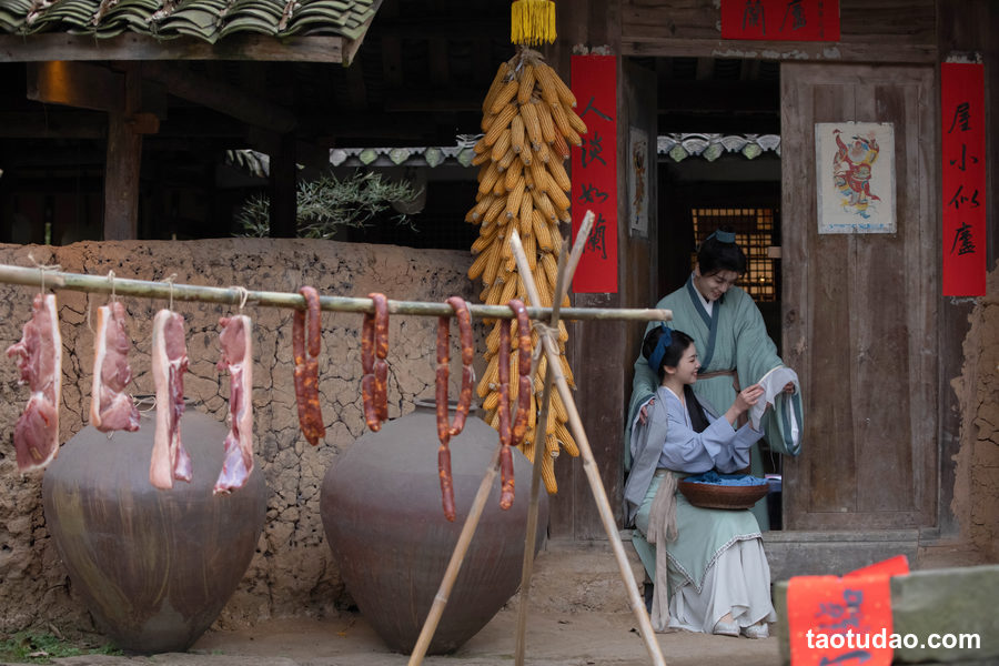 图片[2]-[YITUYU艺图语]2023.04.04 做腊肉 一方伊人yi&杰桑桑桑_&汉服爷爷云中鹤[25+1P／343MB]-绅士图